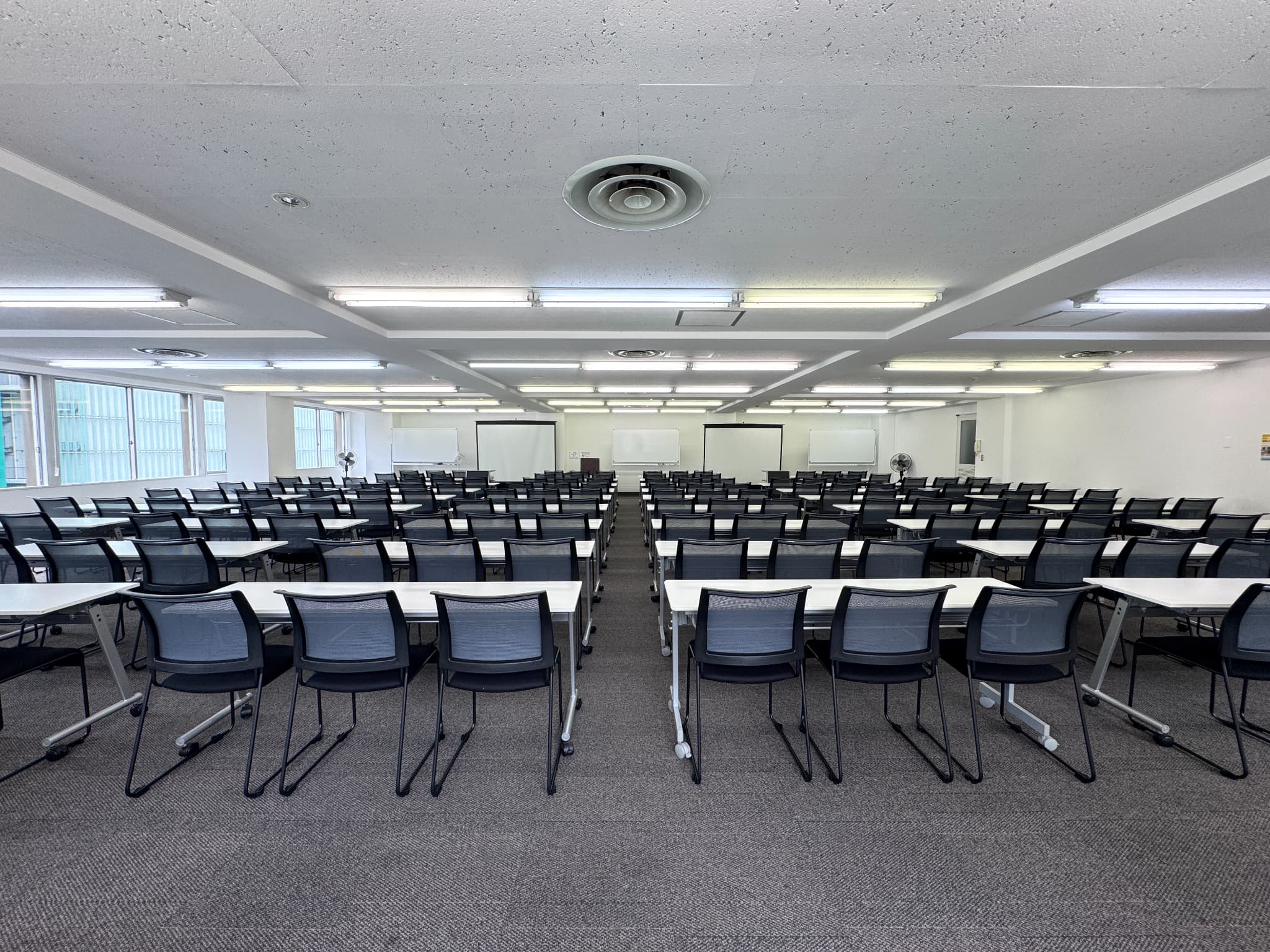 TIME SHARING 新宿7A 会場全体