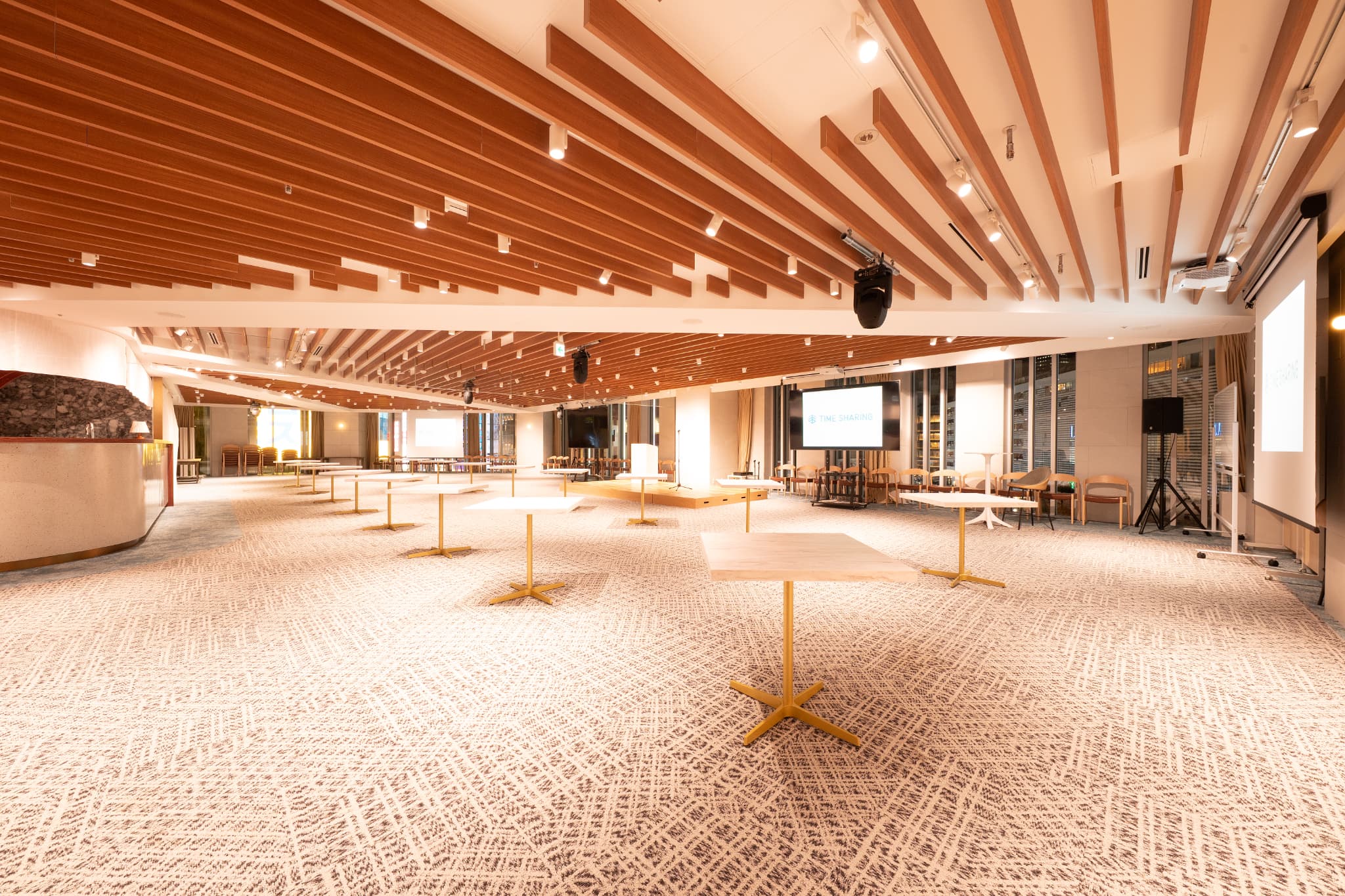 グレイドパーク新宿立食形式の様子